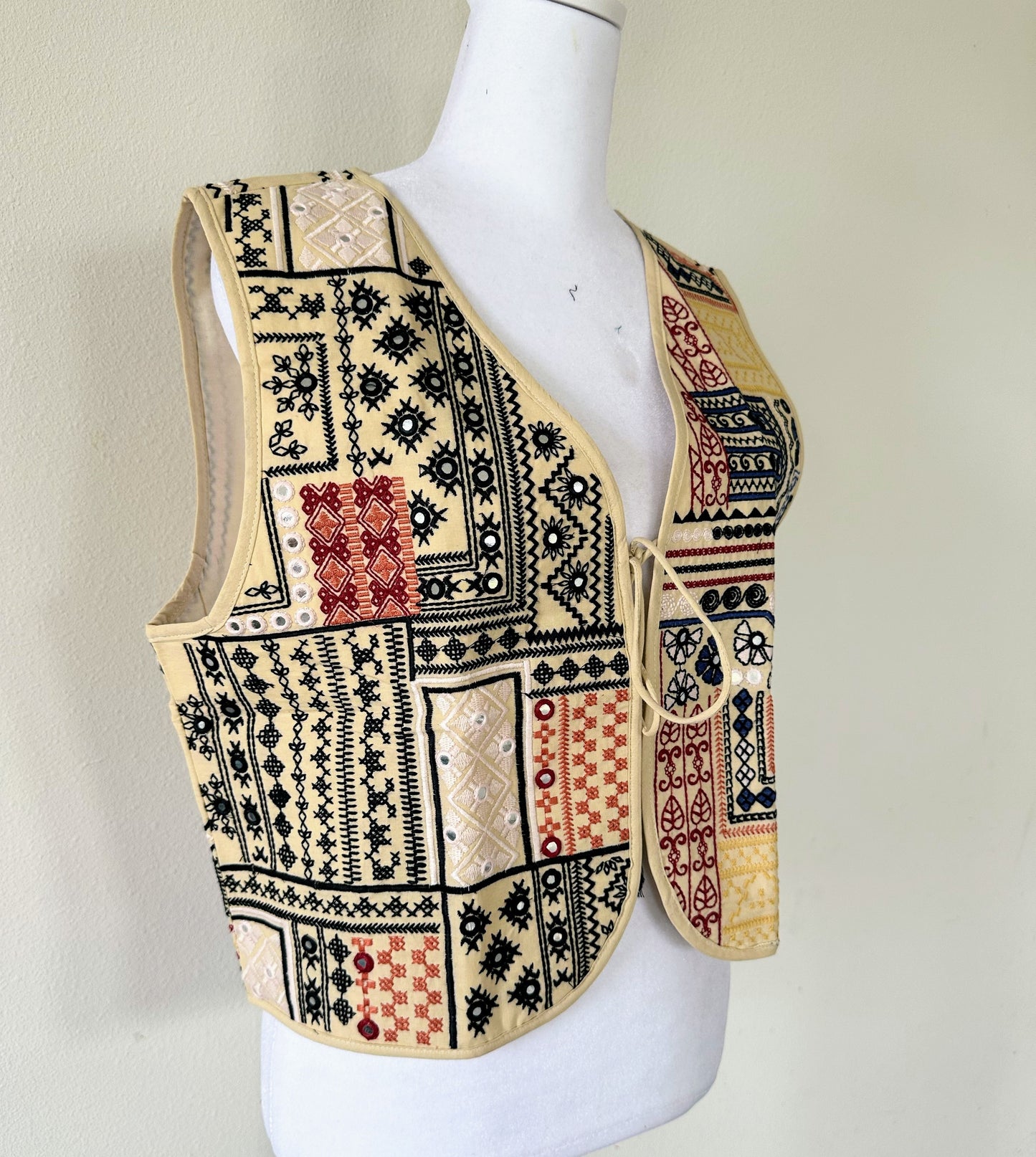 Cotton Indian Ethnic Garba Dandiya Sleeveless Koti (Off-white)
