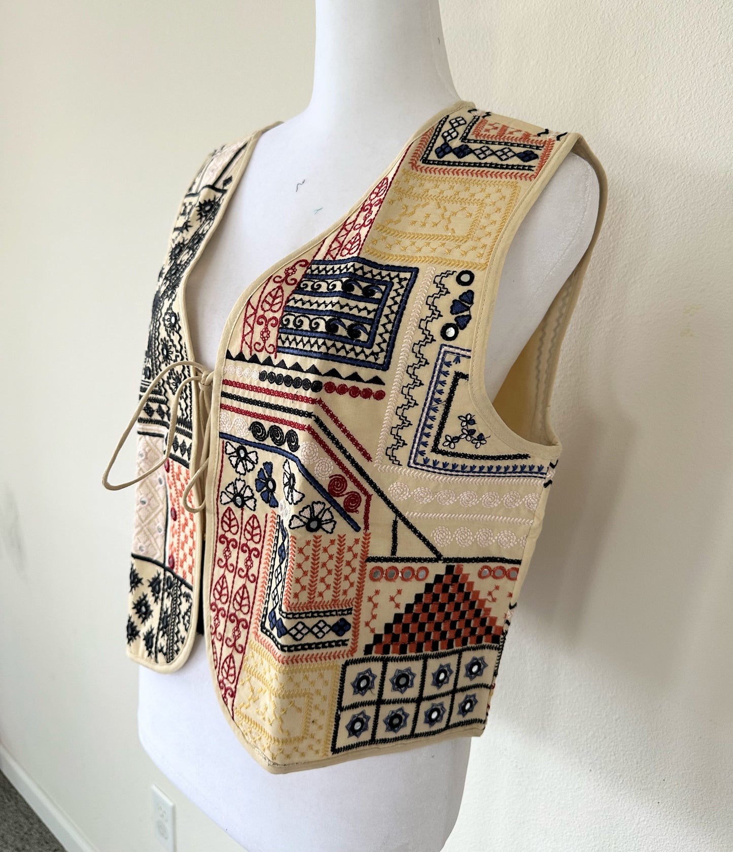 Cotton Indian Ethnic Garba Dandiya Sleeveless Koti (Off-white)