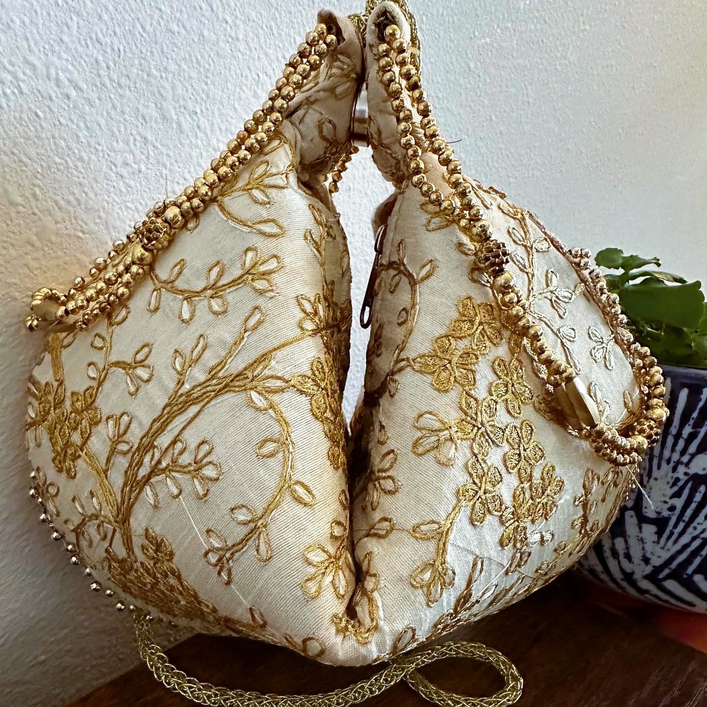 Burgundy Hand Embroidered Roses Potli Bag – Miri